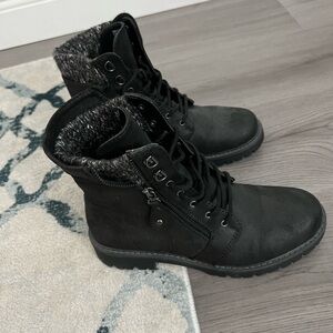 Women’s size 8.5 combat style boot